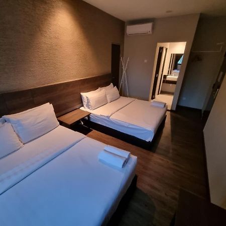Miico Hotel @ Mount Austin جوهر بهرو المظهر الخارجي الصورة