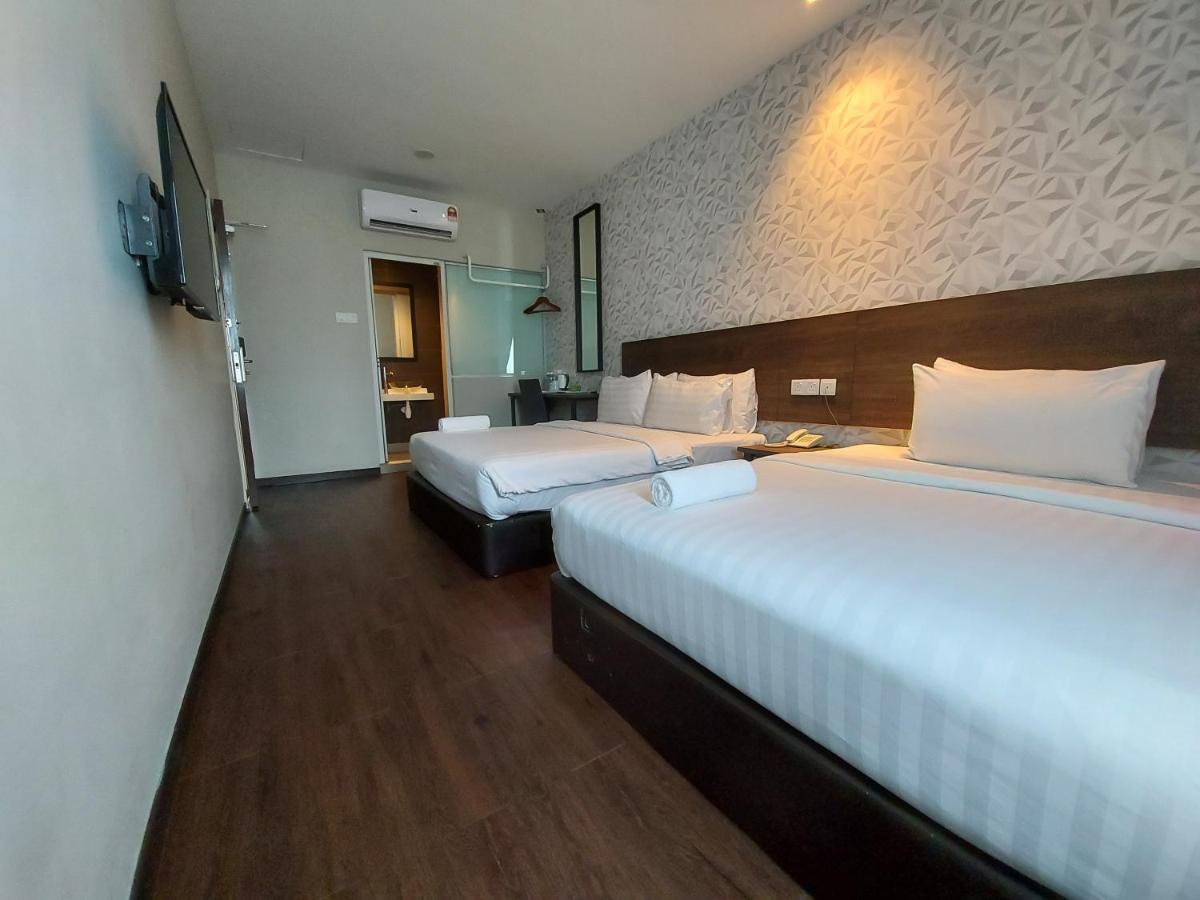 Miico Hotel @ Mount Austin جوهر بهرو المظهر الخارجي الصورة