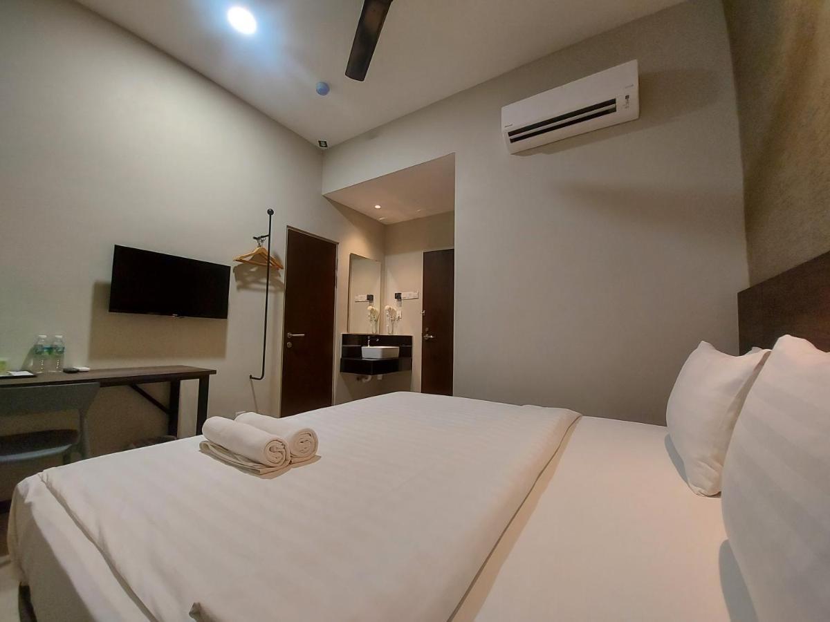 Miico Hotel @ Mount Austin جوهر بهرو المظهر الخارجي الصورة