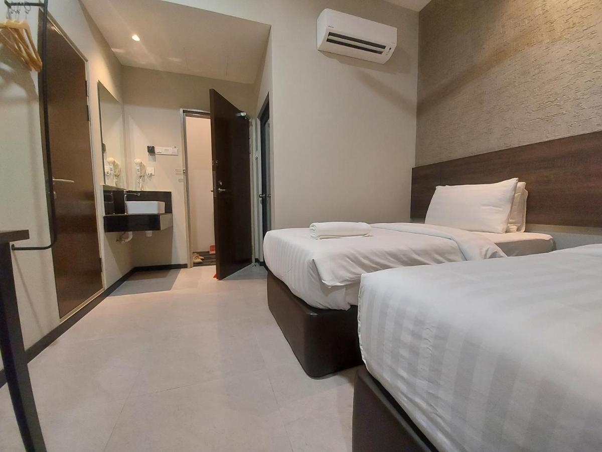 Miico Hotel @ Mount Austin جوهر بهرو المظهر الخارجي الصورة