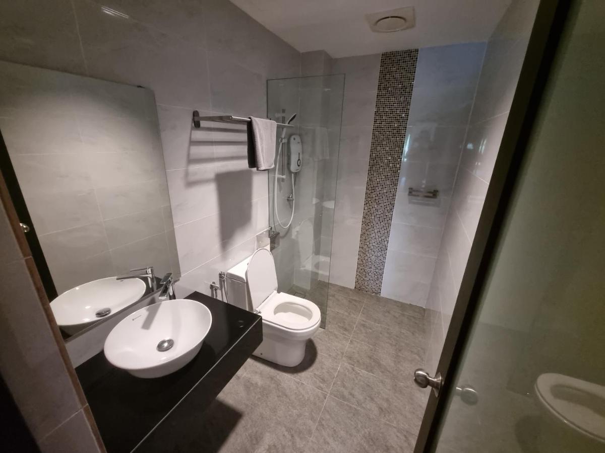 Miico Hotel @ Mount Austin جوهر بهرو المظهر الخارجي الصورة