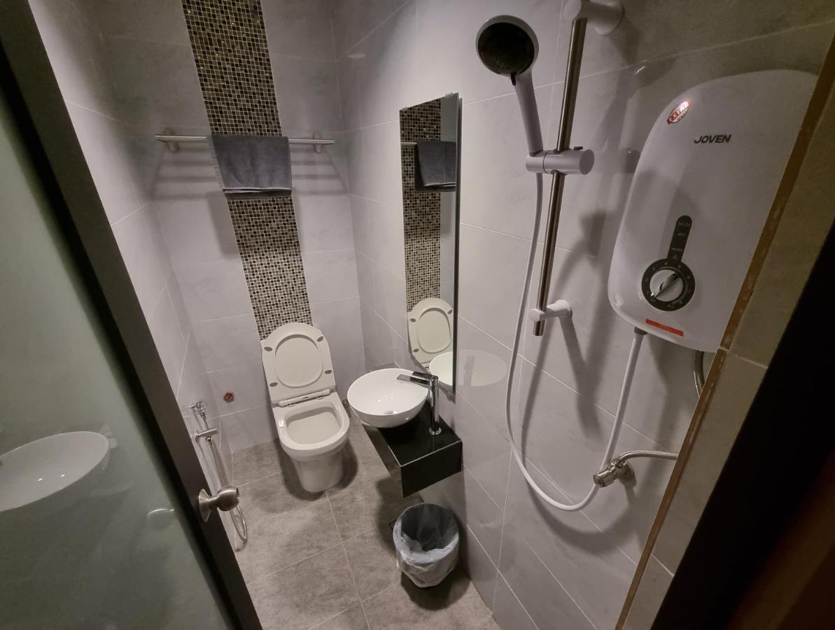 Miico Hotel @ Mount Austin جوهر بهرو المظهر الخارجي الصورة