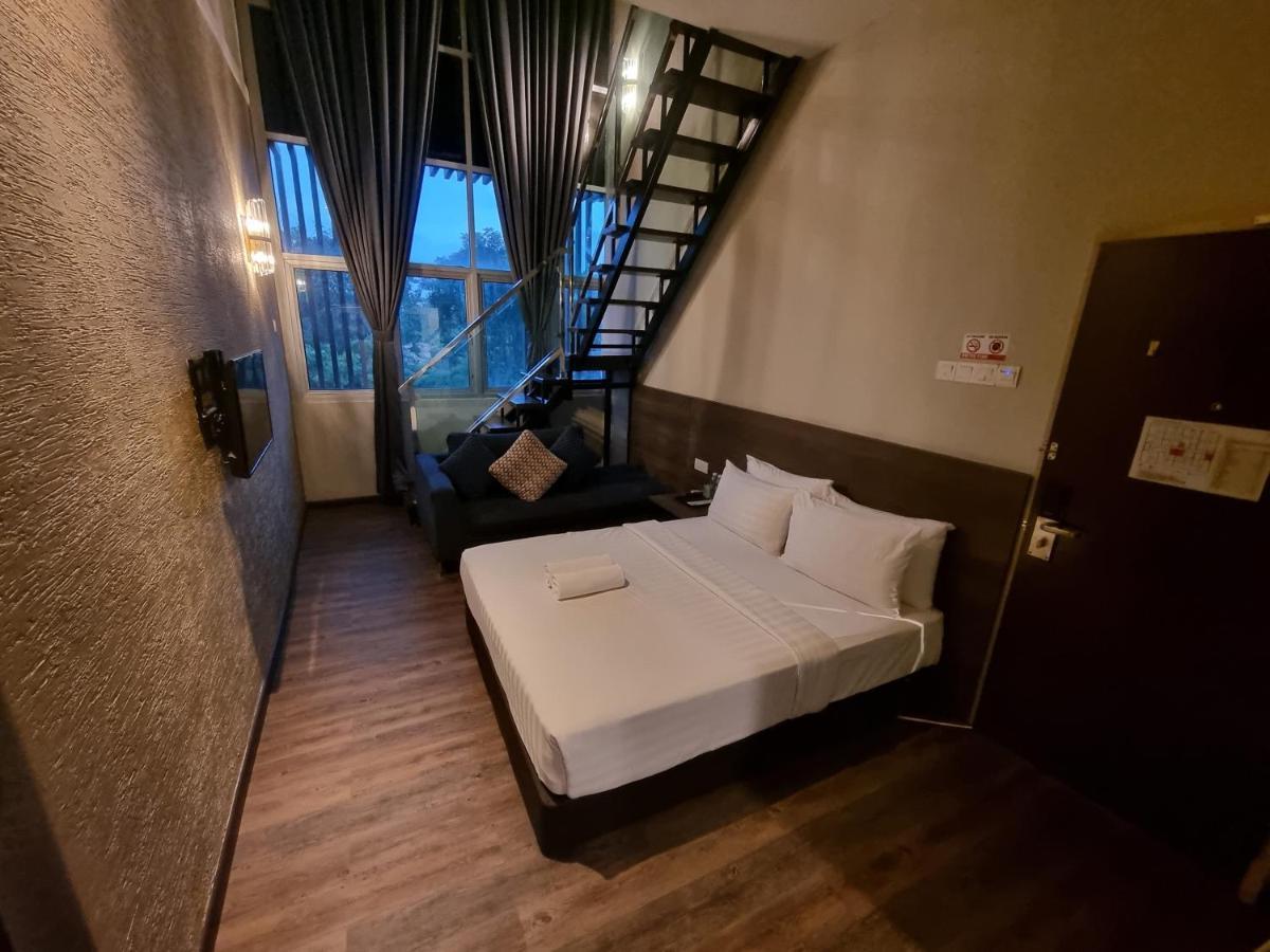 Miico Hotel @ Mount Austin جوهر بهرو المظهر الخارجي الصورة