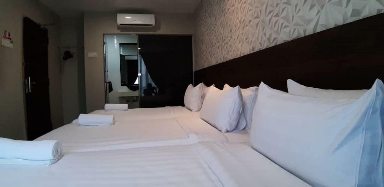 Miico Hotel @ Mount Austin جوهر بهرو المظهر الخارجي الصورة