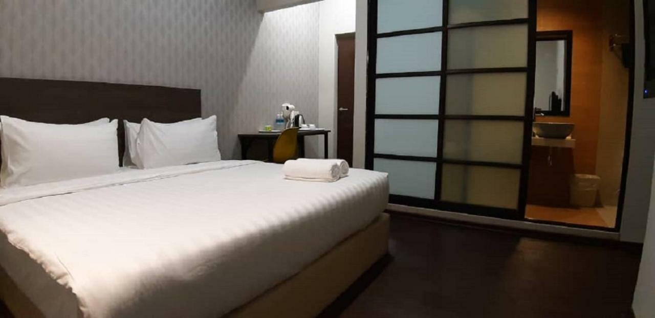 Miico Hotel @ Mount Austin جوهر بهرو المظهر الخارجي الصورة