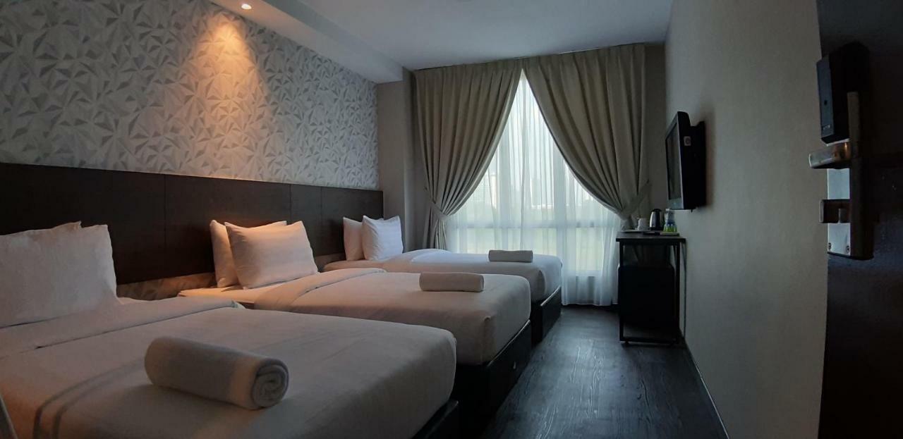 Miico Hotel @ Mount Austin جوهر بهرو المظهر الخارجي الصورة