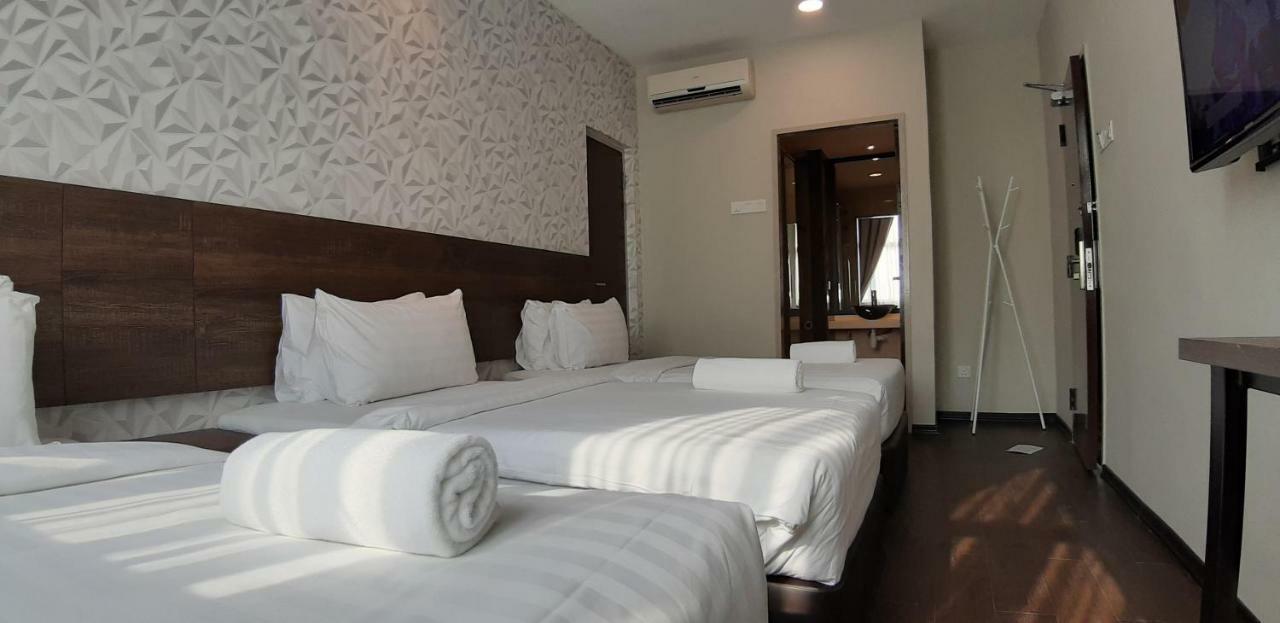 Miico Hotel @ Mount Austin جوهر بهرو المظهر الخارجي الصورة