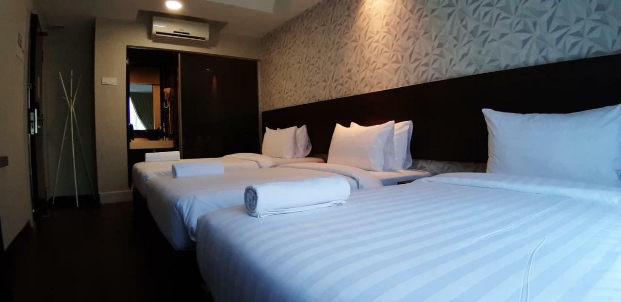Miico Hotel @ Mount Austin جوهر بهرو المظهر الخارجي الصورة
