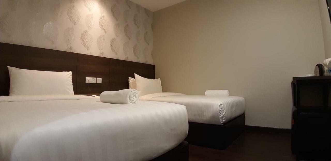 Miico Hotel @ Mount Austin جوهر بهرو المظهر الخارجي الصورة
