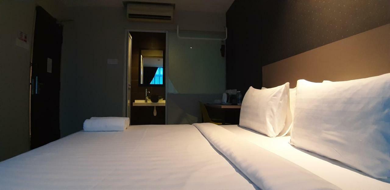 Miico Hotel @ Mount Austin جوهر بهرو المظهر الخارجي الصورة