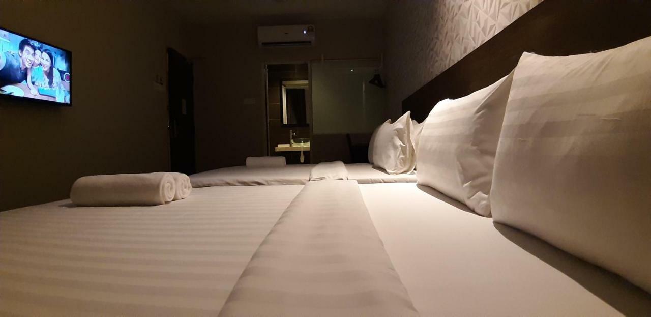 Miico Hotel @ Mount Austin جوهر بهرو المظهر الخارجي الصورة