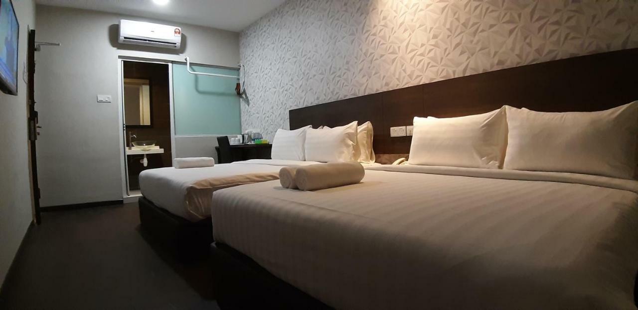 Miico Hotel @ Mount Austin جوهر بهرو المظهر الخارجي الصورة