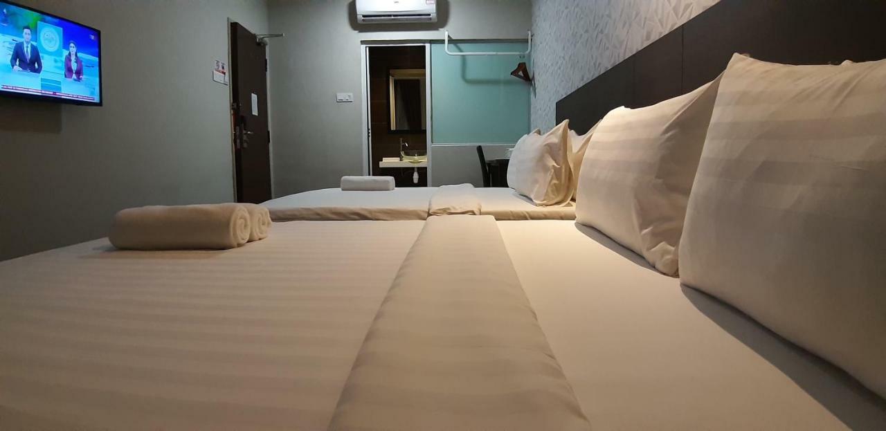 Miico Hotel @ Mount Austin جوهر بهرو المظهر الخارجي الصورة