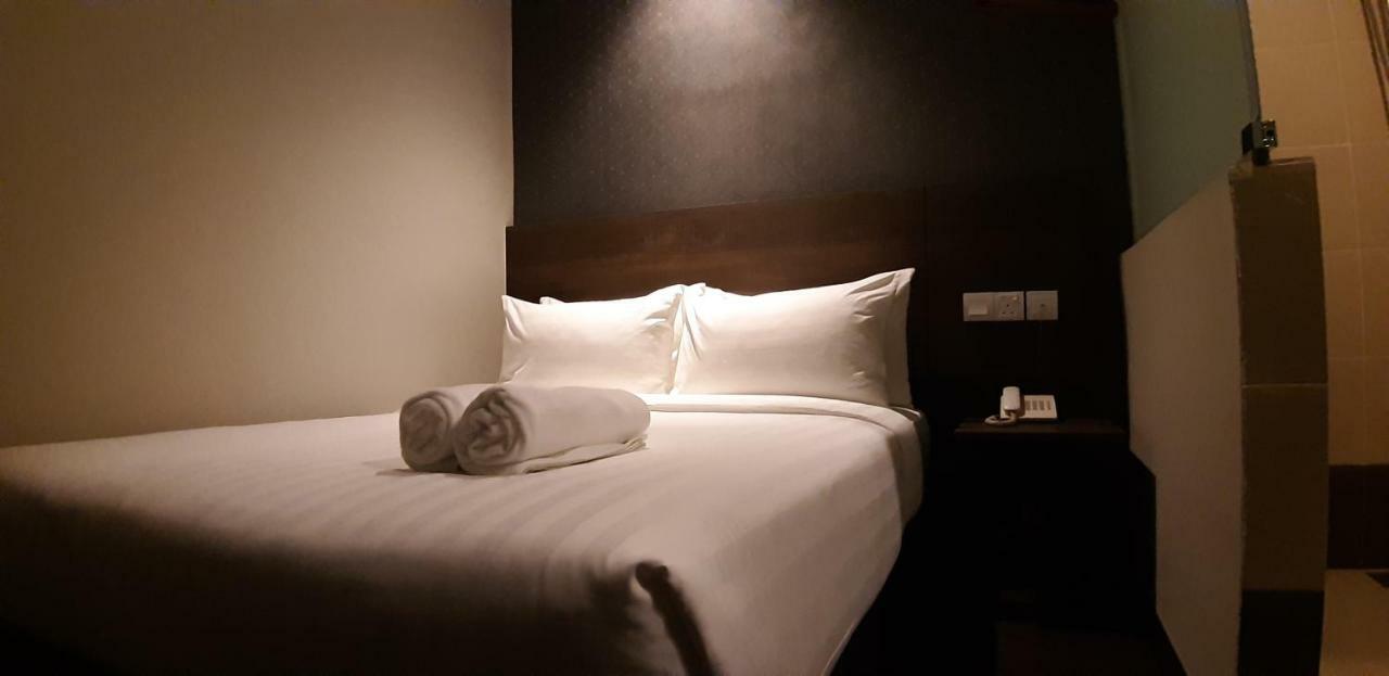Miico Hotel @ Mount Austin جوهر بهرو المظهر الخارجي الصورة