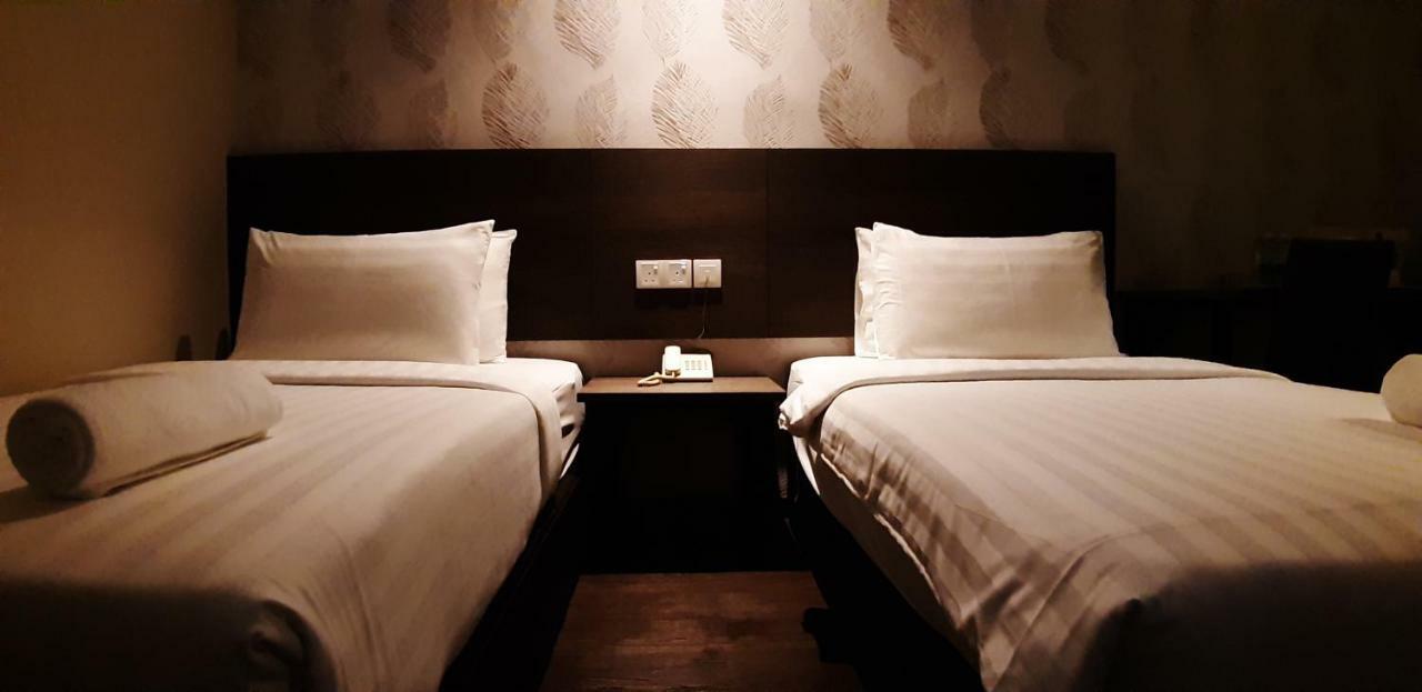 Miico Hotel @ Mount Austin جوهر بهرو المظهر الخارجي الصورة
