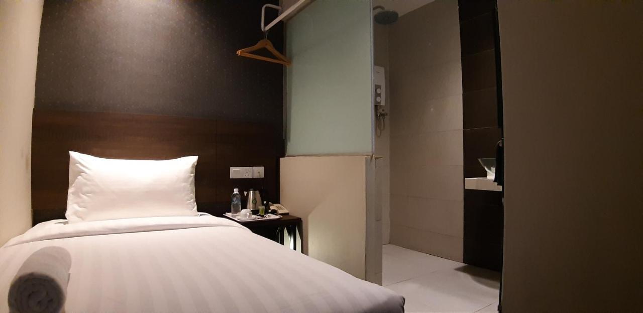Miico Hotel @ Mount Austin جوهر بهرو المظهر الخارجي الصورة