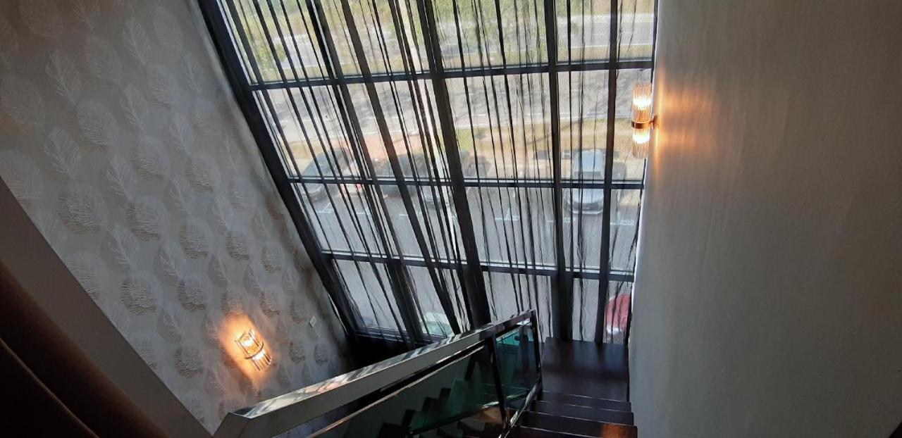 Miico Hotel @ Mount Austin جوهر بهرو المظهر الخارجي الصورة