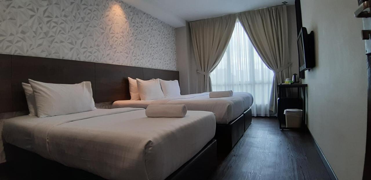 Miico Hotel @ Mount Austin جوهر بهرو المظهر الخارجي الصورة