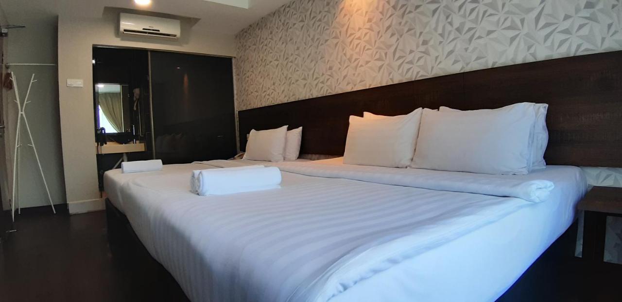 Miico Hotel @ Mount Austin جوهر بهرو المظهر الخارجي الصورة